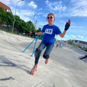 Holdundervisning i rulleskøjter hos L.O.W Skate Academy