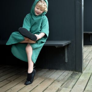 Badeponcho Skagen til børn 98-134 - Mørk turkis - Str. 134 - mørk turkise længde fra skulderen og ned 90 cm